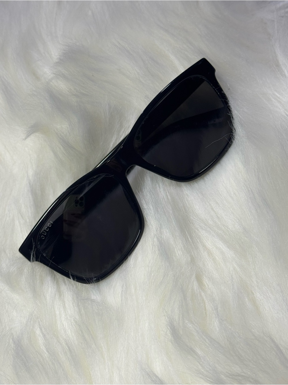 Gucci Black Sunglasses with Gold Logo Plaque - Picture 2 of 2